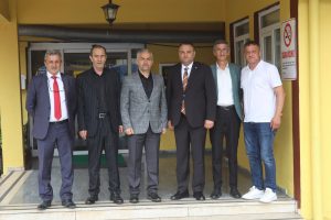 Rize Ziraat Odası Başkanı Bünyamin Arslan ve yönetim kurulu üyeleri ÇAYKUR Çay Fabrikalarını ziyaret etti.
