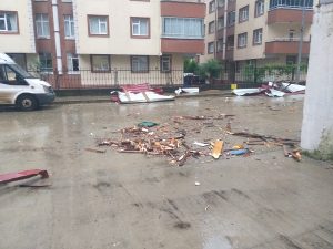 Rize'de Fırtına Nedeni ile Çatılar Uçtu Rize'de Fırtına Nedeni ile Çatılar Uçtu
