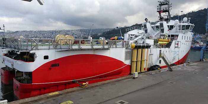 Trabzon Limanı’ndaki Barbaros, Rize’ye  petrol için sefere çıkacak