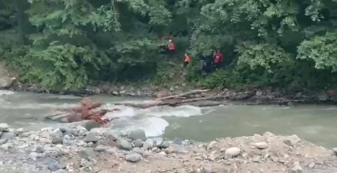Rize’de kayıp kişi aranırken acı haber geldi: AFAD personeli hayatını kaybetti