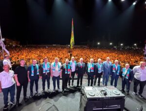 Ekşioğlu Vakfı 26. Ovit Yayla Şenlikleri’nde görkemli açılış Rize’de tarihi konser: 40 binden fazla kişi şenliğe akın etti
