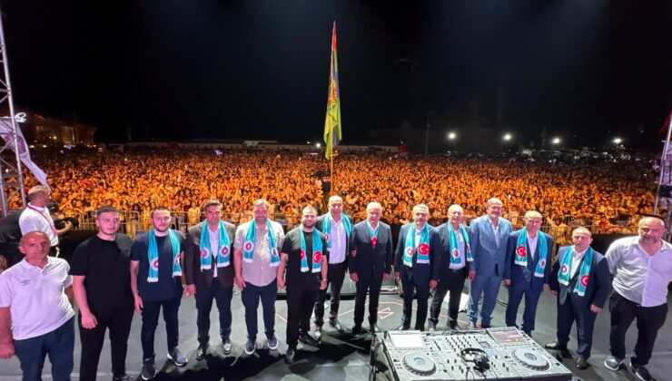 Ekşioğlu Vakfı 26. Ovit Yayla Şenlikleri’nde görkemli açılış Rize’de tarihi konser: 40 binden fazla kişi şenliğe akın etti