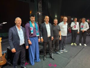 Ekşioğlu Vakfı 26. Ovit Yayla Şenlikleri’nde görkemli açılış Rize’de tarihi konser: 40 binden fazla kişi şenliğe akın etti Ekşioğlu Vakfı 26. Ovit Yayla Şenlikleri’nde görkemli açılış Rize’de tarihi konser: 40 binden fazla kişi şenliğe akın etti