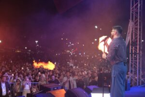 Ekşioğlu Vakfı 26. Ovit Yayla Şenlikleri’nde görkemli açılış Rize’de tarihi konser: 40 binden fazla kişi şenliğe akın etti Ekşioğlu Vakfı 26. Ovit Yayla Şenlikleri’nde görkemli açılış Rize’de tarihi konser: 40 binden fazla kişi şenliğe akın etti